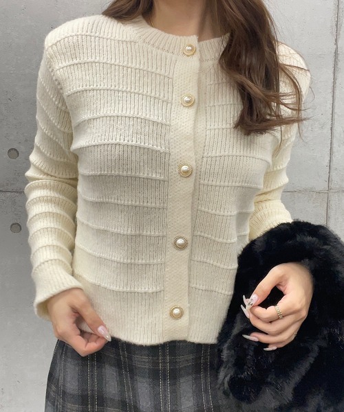 ROGER AND RAW(ロジャーアンドロウ)の「パール金ボタン ニットカーディガン(カーディガン/ボレロ・レディース・ホワイト/ライトブラウン/ブラック/ピンク・FREE)」の9枚目の写真