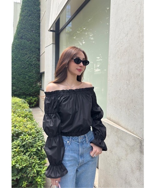 LUDICRUM（ルーディクルム）の「Off shoulder blouse（シャツ/ブラウス・レディース・ブラック/オフホワイト/ライトイエロー・FREE）」の2枚目の写真