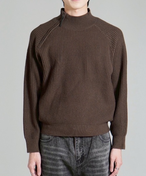 Chikashitsu +(チカシツプラス)の「【Chikashitsu +】shoulder zipper rib knit / 【チカシツプラス】ショルダージッパーリブニット(ニット/セーター・メンズ・ブラック/ブラウン/カーキ・ONE SIZE)」の1枚目の写真