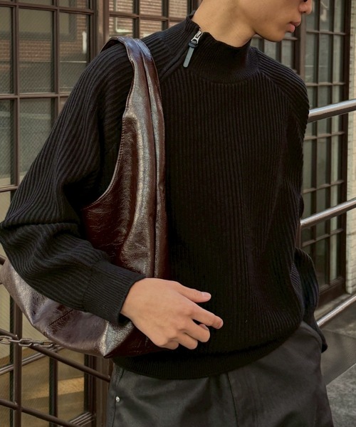 Chikashitsu +(チカシツプラス)の「【Chikashitsu +】shoulder zipper rib knit / 【チカシツプラス】ショルダージッパーリブニット(ニット/セーター・メンズ・ブラック/ブラウン/カーキ・ONE SIZE)」の2枚目の写真