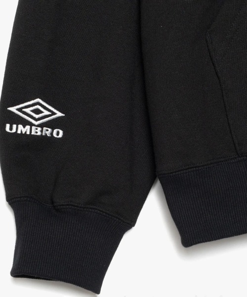 UMBRO（アンブロ）の「UMBRO Hoodie [Kosuke Kawamura×Umbro]（アンブロ フーディ [河村康輔×アンブロ]）（パーカー・メンズ・ブラック/ホワイト・MEDIUM/LARGE）」の8枚目の写真