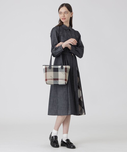 BLUE LABEL CRESTBRIDGE(ブルーレーベルクレストブリッジ)の「クレストブリッジチェックロゴプリントトート(トートバッグ・レディース・レッド/ベージュ系その他・FREE)」の9枚目の写真