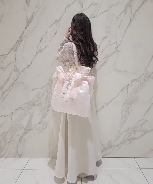 Maison de FLEUR(メゾンドフルール)の「ダブルリボンギャザートートバッグ(トートバッグ・レディース・ピンク/ラベンダー/ネイビー/ブラック・FREE)」の19枚目の写真