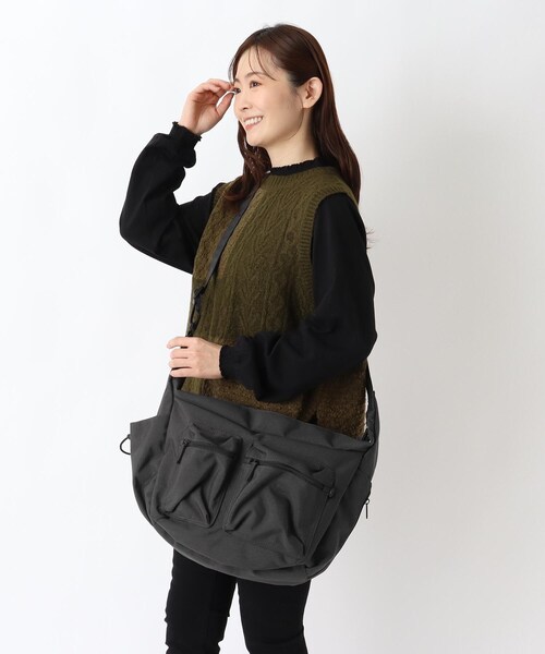 one'sterrace(ワンズテラス)の「fulcro クルーズショルダー(ショルダーバッグ・レディース・ブラック系8/グレー系その他7・99)」の18枚目の写真