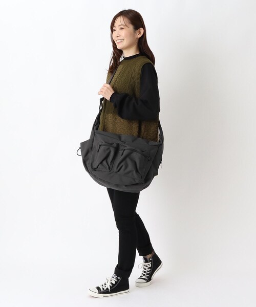 one'sterrace(ワンズテラス)の「fulcro クルーズショルダー(ショルダーバッグ・レディース・ブラック系8/グレー系その他7・99)」の19枚目の写真