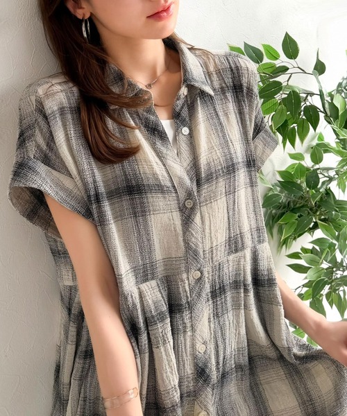 classicalelf(クラシカルエルフ)の「ワンピ風にも、シャツ風にも♪パナマ生地のチェック柄がポイント。フレンチスリーブチェックチュニック(シャツ/ブラウス・レディース・ブルー/ネイビー/ベージュ・MEDIUM/LARGE/X-LARGE/SMALL)」の1枚目の写真
