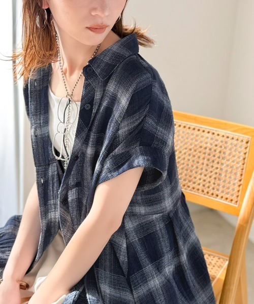 classicalelf(クラシカルエルフ)の「ワンピ風にも、シャツ風にも♪パナマ生地のチェック柄がポイント。フレンチスリーブチェックチュニック(シャツ/ブラウス・レディース・ブルー/ネイビー/ベージュ・MEDIUM/LARGE/X-LARGE/SMALL)」の6枚目の写真