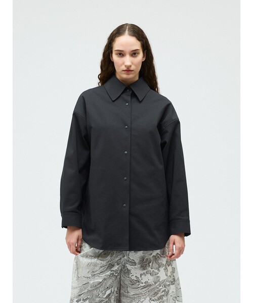 mizuiroind(ミズイロインド)の「mizuiro ind ダブルクロスワイドシャツブルゾン(その他アウター・レディース・チャコールグレー/ブラック/サンドベージュ・FREE)」の2枚目の写真