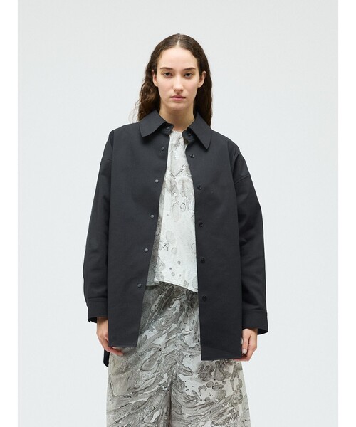 mizuiroind(ミズイロインド)の「mizuiro ind ダブルクロスワイドシャツブルゾン(その他アウター・レディース・チャコールグレー/ブラック/サンドベージュ・FREE)」の9枚目の写真