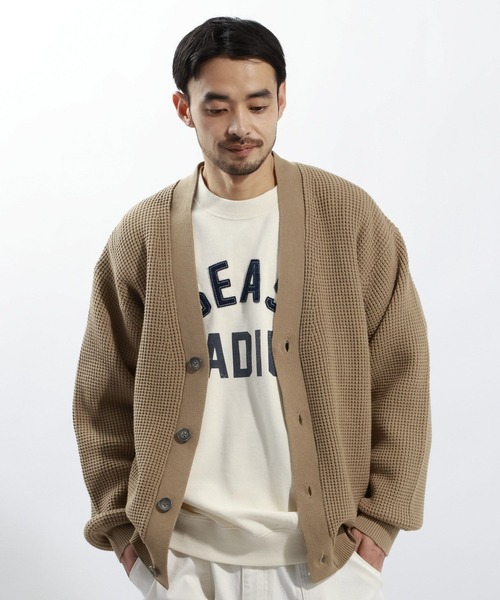 BAYFLOW(ベイフロー)の「TIDYニットカーディガン(カーディガン/ボレロ・メンズ・ベージュ/サックスブルー・MEDIUM/LARGE)」の1枚目の写真