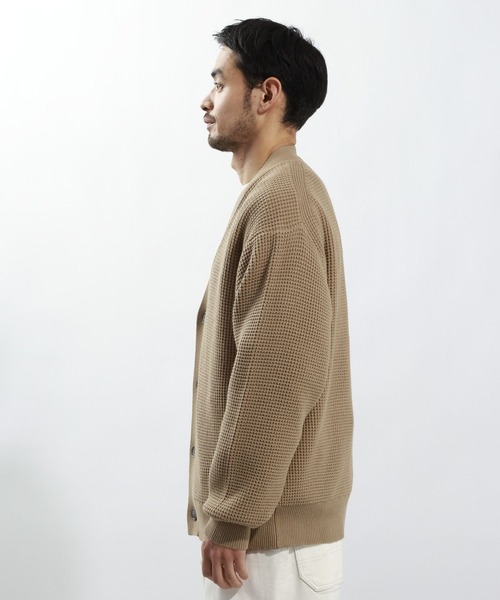 BAYFLOW(ベイフロー)の「TIDYニットカーディガン(カーディガン/ボレロ・メンズ・ベージュ/サックスブルー・MEDIUM/LARGE)」の8枚目の写真