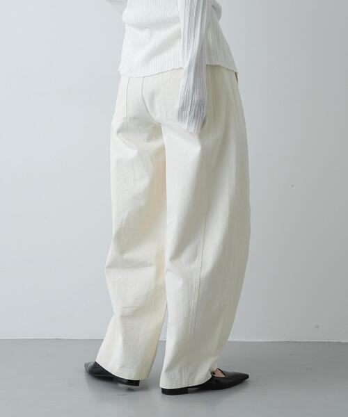 SENSE OF PLACE by URBAN RESEARCH（センスオブプレイスバイアーバンリサーチ）の「バレルレッグチノパンツ（その他パンツ・レディース・アイボリー/チャコールグレー/ベージュ・MEDIUM/LARGE/SMALL）」の21枚目の写真