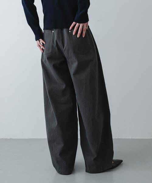 SENSE OF PLACE by URBAN RESEARCH（センスオブプレイスバイアーバンリサーチ）の「バレルレッグチノパンツ（その他パンツ・レディース・アイボリー/チャコールグレー/ベージュ・MEDIUM/LARGE/SMALL）」の10枚目の写真