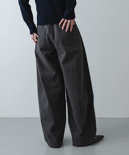 SENSE OF PLACE by URBAN RESEARCH（センスオブプレイスバイアーバンリサーチ）の「バレルレッグチノパンツ（その他パンツ・レディース・アイボリー/チャコールグレー/ベージュ・MEDIUM/LARGE/SMALL）」の4枚目の写真