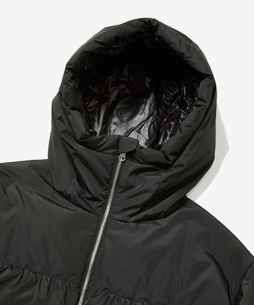 rehacer(レアセル)の「rehacer : Drape Gather Dolman Jacket / ドレープ ギャザー ドルマン ジャケット(ダウンジャケット/コート・レディース・ブラック/ブルー・SMALL)」の4枚目の写真