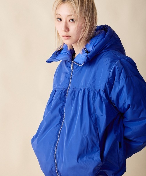 rehacer(レアセル)の「rehacer : Drape Gather Dolman Jacket / ドレープ ギャザー ドルマン ジャケット(ダウンジャケット/コート・レディース・ブラック/ブルー・SMALL)」の20枚目の写真