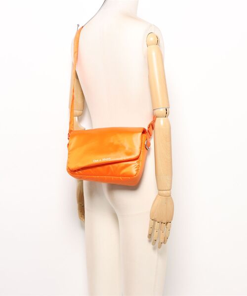 TITE IN THE STORE（ティテ　インザ　ストア）の「パフショルダー【Fluffy/フラッフィー】（ショルダーバッグ・レディース・グリーン/ピンク/ベージュ/パープル/オレンジ/ブラック・FREE）」の10枚目の写真