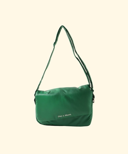 Out n About（アウトナバウト）の「パフショルダー【Fluffy/フラッフィー】（ショルダーバッグ・レディース・グリーン/ピンク/ベージュ/パープル/オレンジ/ブラック・FREE）」の4枚目の写真