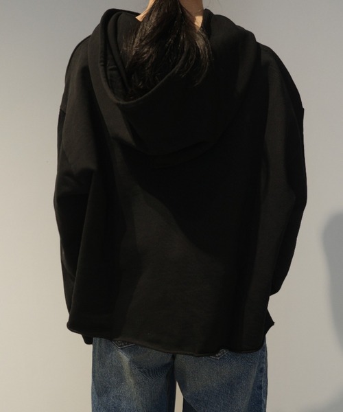 MM6 Maison Margiela(エムエムシックス メゾン マルジェラ)の「MM6 SWEATSHIRT(パーカー・レディース・ブラック・MEDIUM/SMALL)」の2枚目の写真