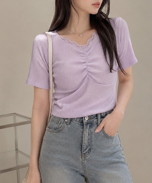 CLOTHY(クロシィ)の「【上品に、さりげなく。レースで仕込む女っぽさ】レース使いハートネックテレコT(Tシャツ/カットソー・レディース・アイボリー/ホワイト系/ブラック系/ブラック/パープル・MEDIUM/LARGE)」の5枚目の写真