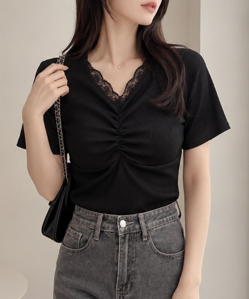 CLOTHY(クロシィ)の「【上品に、さりげなく。レースで仕込む女っぽさ】レース使いハートネックテレコT(Tシャツ/カットソー・レディース・アイボリー/ホワイト系/ブラック系/ブラック/パープル・MEDIUM/LARGE)」の1枚目の写真