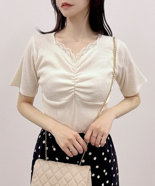 CLOTHY(クロシィ)の「【上品に、さりげなく。レースで仕込む女っぽさ】レース使いハートネックテレコT(Tシャツ/カットソー・レディース・アイボリー/ホワイト系/ブラック系/ブラック/パープル・MEDIUM/LARGE)」の6枚目の写真