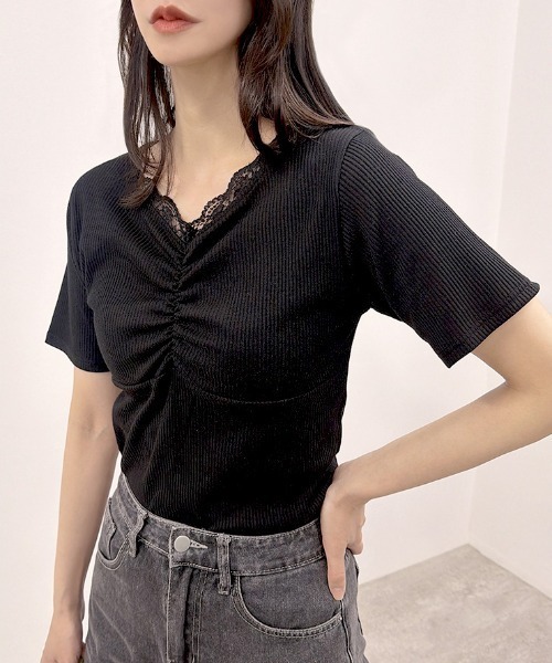 CLOTHY(クロシィ)の「【上品に、さりげなく。レースで仕込む女っぽさ】レース使いハートネックテレコT(Tシャツ/カットソー・レディース・アイボリー/ホワイト系/ブラック系/ブラック/パープル・MEDIUM/LARGE)」の11枚目の写真