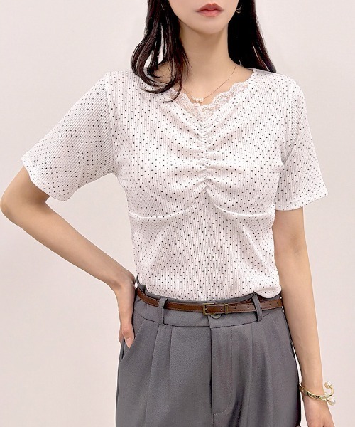 CLOTHY(クロシィ)の「【上品に、さりげなく。レースで仕込む女っぽさ】レース使いハートネックテレコT(Tシャツ/カットソー・レディース・アイボリー/ホワイト系/ブラック系/ブラック/パープル・MEDIUM/LARGE)」の18枚目の写真