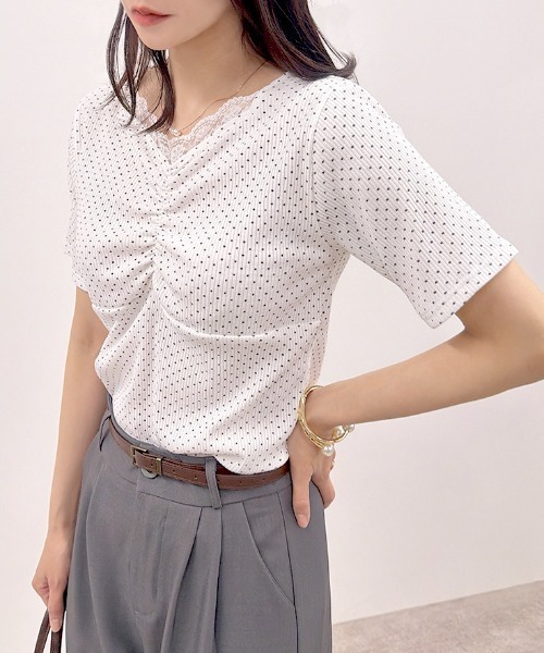 CLOTHY(クロシィ)の「【上品に、さりげなく。レースで仕込む女っぽさ】レース使いハートネックテレコT(Tシャツ/カットソー・レディース・アイボリー/ホワイト系/ブラック系/ブラック/パープル・MEDIUM/LARGE)」の19枚目の写真