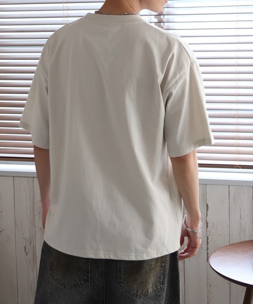CORPUS SELECT(コーパストーキョー)の「【シネマコレクション】アソートデザイン ユーズド風 クルーネック Tシャツ (ユニバーサル・ワーナー)(Tシャツ/カットソー・メンズ・ホワイト系2/ブラック系1/ブラック系2/ブラック系3/ブラック系4/ホワイト系1/ホワイト系3/ホワイト系4・LL/L/M)」の18枚目の写真