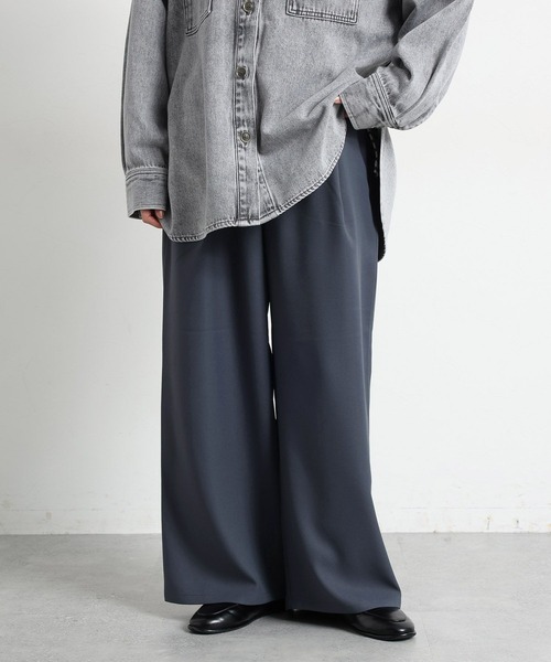 studio CLIP（スタディオクリップ）の「綺麗めタックストレートパンツ[プチ・プラスサイズあり]（その他パンツ・レディース・ダークグレー/ブラウン/アイボリー・ﾌﾘｰ(L)/PF/FREE）」の5枚目の写真