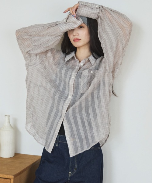 Doux archives(ドゥアルシーヴ)の「【ZOZO限定】チェックシアーボリュームスリーブシャツ(シャツ/ブラウス・レディース・ベージュ/ブラウン/チャコールグレー・FREE)」の1枚目の写真