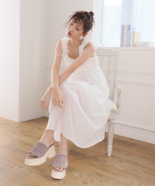 VIVIAN(ヴィヴィアン)の「フリルギャザー厚底プラットフォームミュールサンダル(サンダル・レディース・アイボリー/ブラック/ラベンダー・L/M/S)」の12枚目の写真
