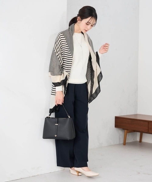 a.v.v（アーヴェヴェ）の「大判ストール（ストール/ショール・レディース・ブラック・38）」の5枚目の写真