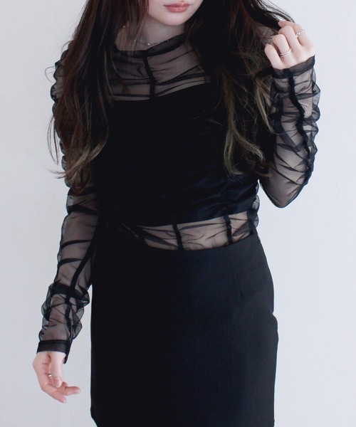 Reurie'(レウリィ)の「シャーリングシアートップス 春服 春 レイヤード ギャザー インナー 透け感 カジュアル シンプル(Tシャツ/カットソー・レディース・ブラック/アイボリー/ブルー・FREE)」の2枚目の写真