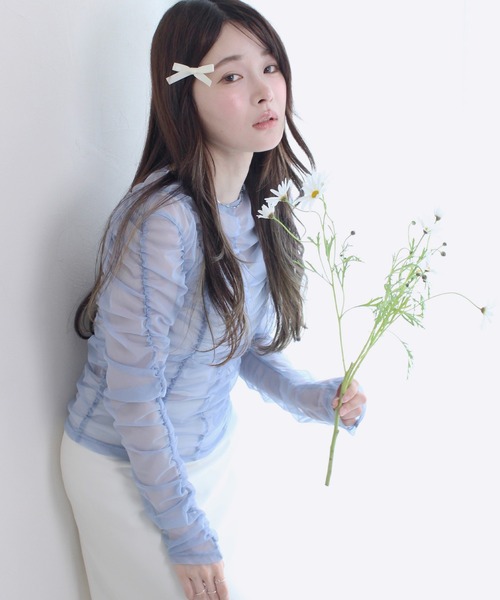 Reurie'(レウリィ)の「シャーリングシアートップス 春服 春 レイヤード ギャザー インナー 透け感 カジュアル シンプル(Tシャツ/カットソー・レディース・ブラック/アイボリー/ブルー・FREE)」の15枚目の写真