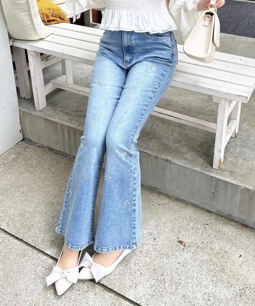INGNI(イング)の「【WEB限定】ビジュー付フレアデニムパンツ(デニムパンツ・レディース・ブルー系その他/ブルー系その他3・M/S)」の12枚目の写真