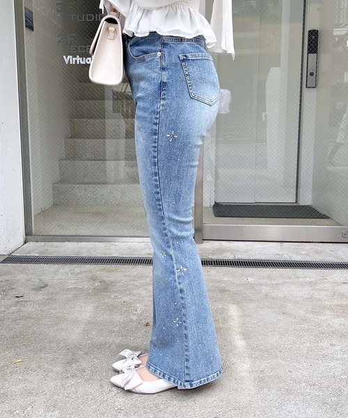 INGNI(イング)の「【WEB限定】ビジュー付フレアデニムパンツ(デニムパンツ・レディース・ブルー系その他/ブルー系その他3・M/S)」の15枚目の写真