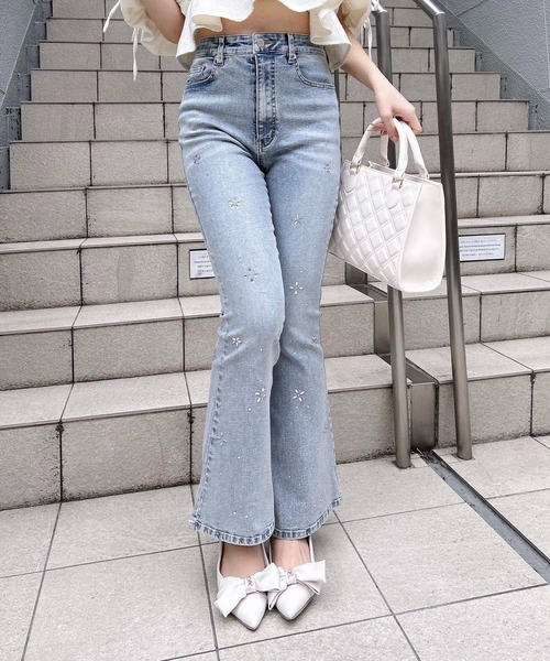 INGNI(イング)の「【WEB限定】ビジュー付フレアデニムパンツ(デニムパンツ・レディース・ブルー系その他/ブルー系その他3・M/S)」の19枚目の写真