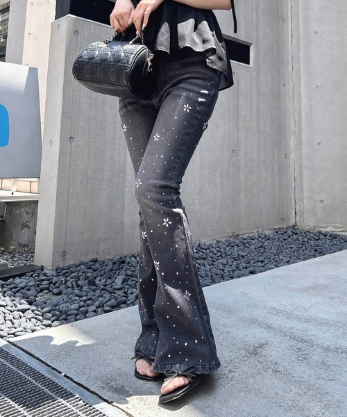 INGNI(イング)の「ビジュー付フレアデニムパンツ(デニムパンツ・レディース・ブルー系その他/ブルー系その他3・M/S/XS/L)」の13枚目の写真