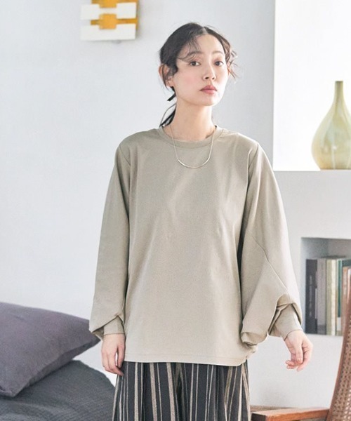 and myera(アンド マイラ)の「and myera ドルマンロングスリーブトップス(Tシャツ/カットソー・レディース・ベージュ/ネイビー/ホワイト・M/LL/L)」の2枚目の写真