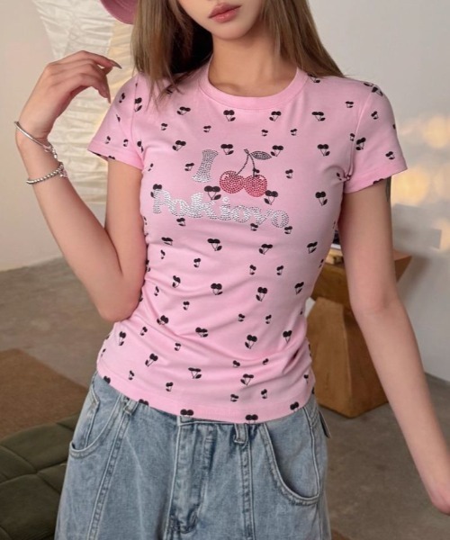LAC-VERT(ラック・ヴェール)の「チェリー柄ラインストーンロゴT(Tシャツ/カットソー・レディース・ピンク/グレー・FREE)」の1枚目の写真