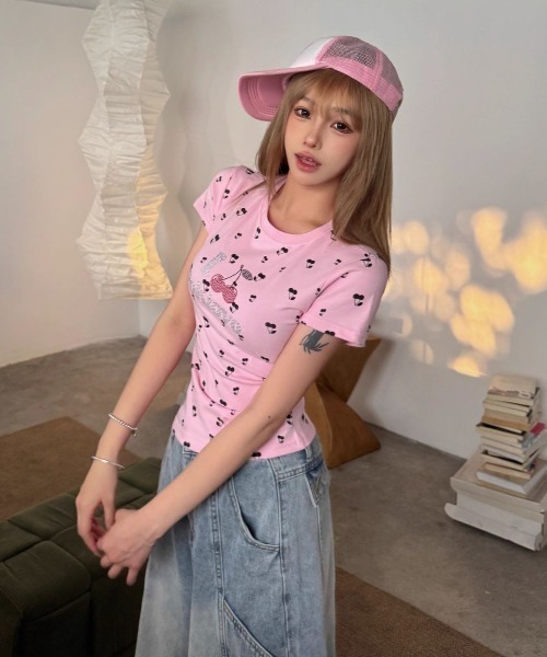 LAC-VERT(ラック・ヴェール)の「チェリー柄ラインストーンロゴT(Tシャツ/カットソー・レディース・ピンク/グレー・FREE)」の10枚目の写真