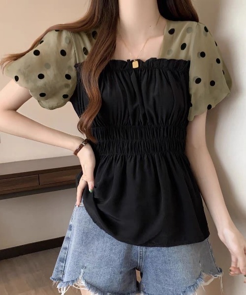 LADY LIKE(レディライク)の「ドット柄パフスリーブ切替えチュニック(シャツ/ブラウス・レディース・ブラック・M)」の2枚目の写真
