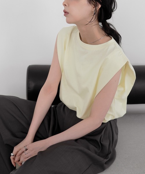 LIAN(リアン)の「【新色追加】ショルダータックトップス(Tシャツ/カットソー・レディース・ブラック/ブラウン/イエロー/オフホワイト・FREE)」の4枚目の写真