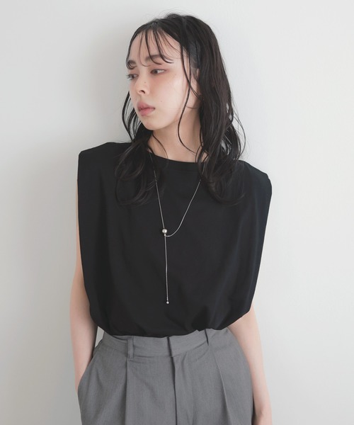 LIAN(リアン)の「【新色追加】ショルダータックトップス(Tシャツ/カットソー・レディース・ブラック/ブラウン/イエロー/オフホワイト・FREE)」の2枚目の写真
