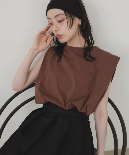 LIAN(リアン)の「【新色追加】ショルダータックトップス(Tシャツ/カットソー・レディース・ブラック/ブラウン/イエロー/オフホワイト・FREE)」の12枚目の写真