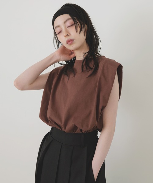 LIAN(リアン)の「【新色追加】ショルダータックトップス(Tシャツ/カットソー・レディース・ブラック/ブラウン/イエロー/オフホワイト・FREE)」の13枚目の写真