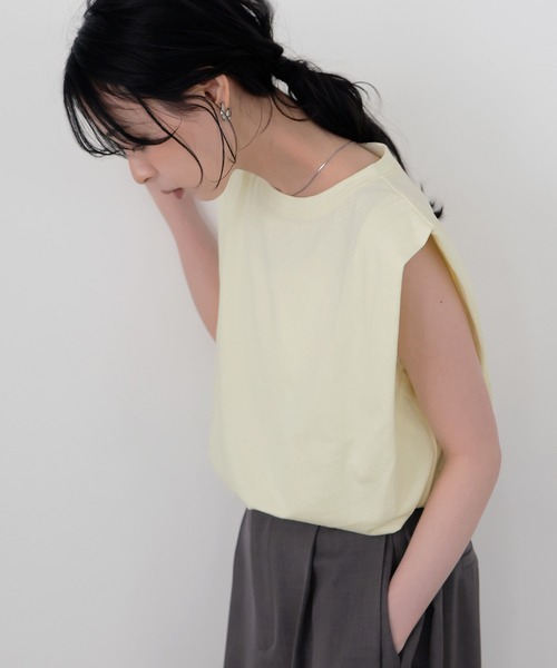 LIAN(リアン)の「【新色追加】ショルダータックトップス(Tシャツ/カットソー・レディース・ブラック/ブラウン/イエロー/オフホワイト・FREE)」の6枚目の写真
