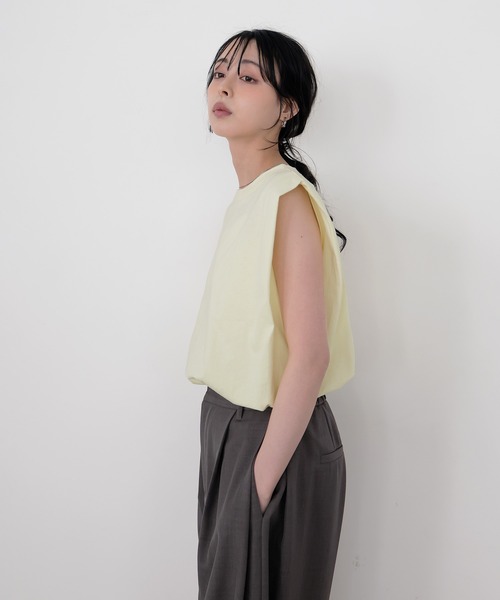 LIAN(リアン)の「【新色追加】ショルダータックトップス(Tシャツ/カットソー・レディース・ブラック/ブラウン/イエロー/オフホワイト・FREE)」の7枚目の写真
